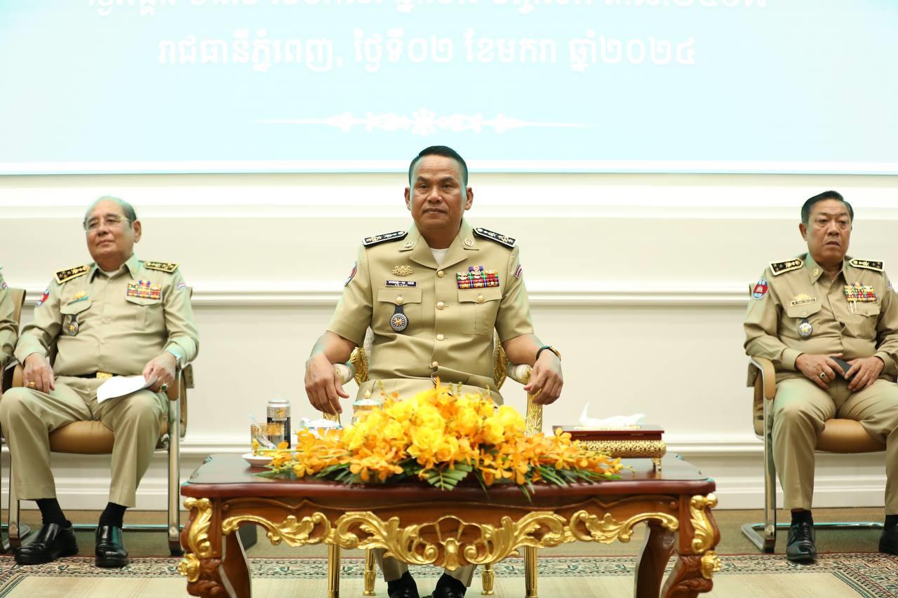 នាយឧត្តមសេនីយ៍ ស ថេត ជំរុញឲ្យមន្ដ្រីនគរបាលពង្រឹងសមត្ថភាពពាក់ព័ន្ធបច្ចេកវិទ្យា ខណៈពលរដ្ឋជាច្រើនរងគ្រោះដោយសារបទល្មើសនេះ