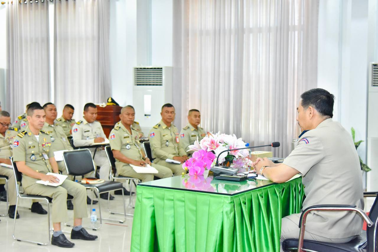 លោកឧត្តមសេនីយ៍ឯក ជួន ណារិន្ទ ណែនាំមន្រ្តីអធិការដ្ឋាននគរបាលខណ្ឌជ្រោយចង្វាឱ្យពង្រឹងអនុវត្តគោលនយោបាយភូមិ-សង្កាត់ មានសុវត្ថិភាពឱ្យមានប្រសិទ្ធភាពខ្ពស់