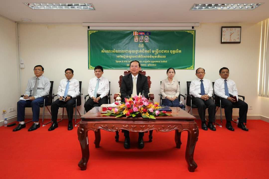 លោកសាស្រ្តាចារ្យ ឈាង រ៉ា រដ្ឋមន្រ្តីក្រសួងសុខាភិបាល អញ្ជើញចុះពិនិត្យវឌ្ឍនភាព និងសំណេះសំណាលជាមួយថ្នាក់ដឹកនាំ មន្រ្តីរាជការនៃមជ្ឈមណ្ឌលជាតិពិសោធន៍សុខាភិបាល
