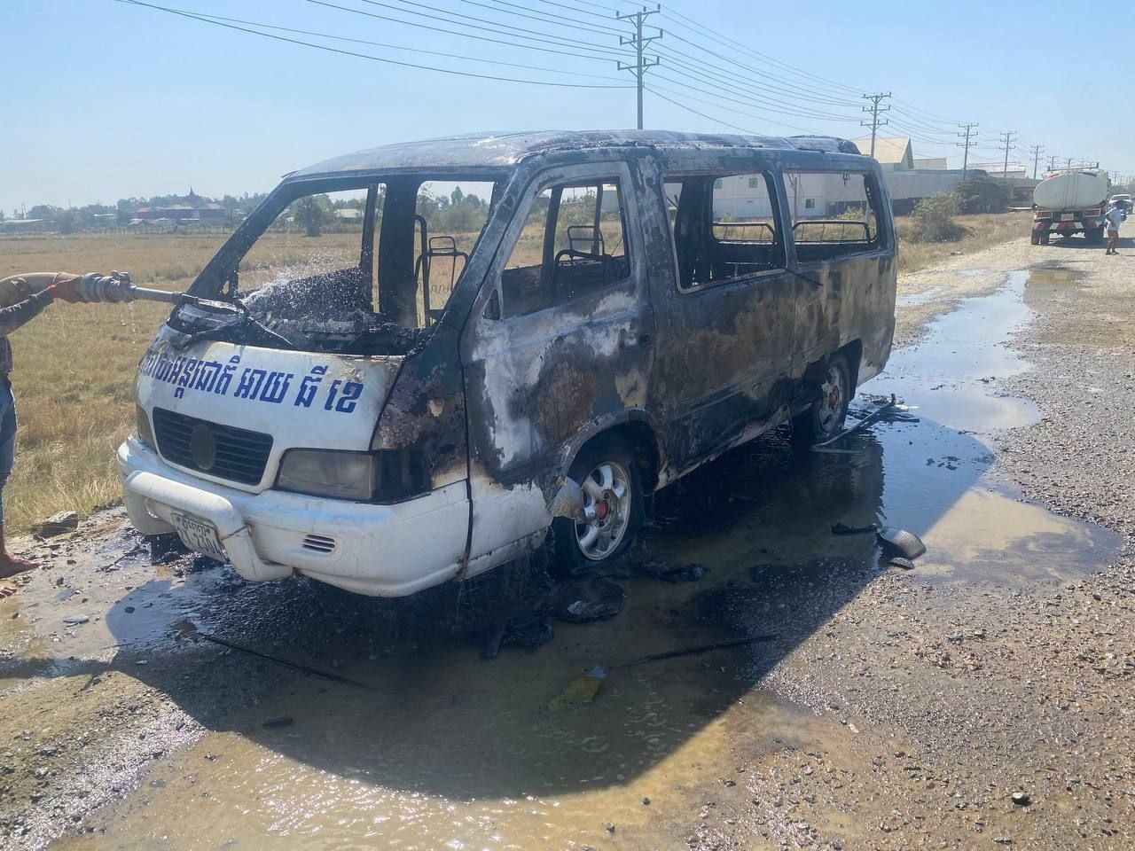 Update ៖ រថយន្តដឹកសិស្សសាលាអន្តជាតិយីហោអាយធីខេ ឆ្លងចរន្តបង្កឲ្យមានអគ្គិភ័យឆាបឆេះ សំណាងល្អ គ្មានកូនសិស្សរងរបួស