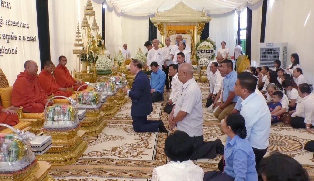 ឯកឧត្តម សោម ចិន ដឹកនាំប្រតិភូចូលរួមគោរពវិញ្ញាណក្ខន្ធនិងរំលែកទុក្ខជាមួយក្រុមគ្រួសារអតីតយុទ្ធមិត្តឆ្នាំ១៩៧៨