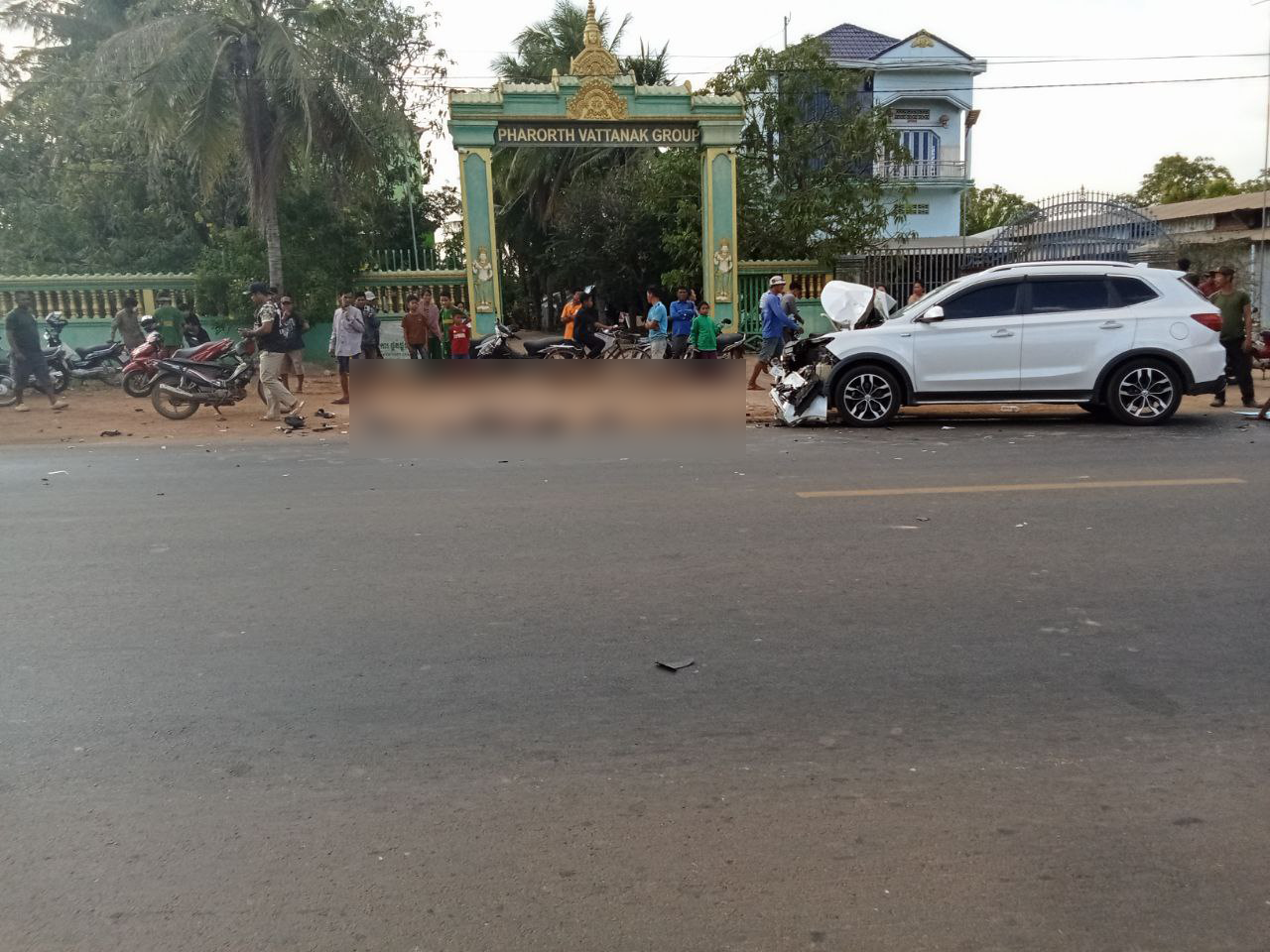 ពិតជានាំទុកឲ្យគេមែនក្មេងៗអស់នេះ!    ក្មេងស្ទាវ០២ក្រុមដេញកា...ប់គ្នាជ្រុលទៅបុកឡាន ស្លា..ប់ម្នាក់ របួស០៣នាក់