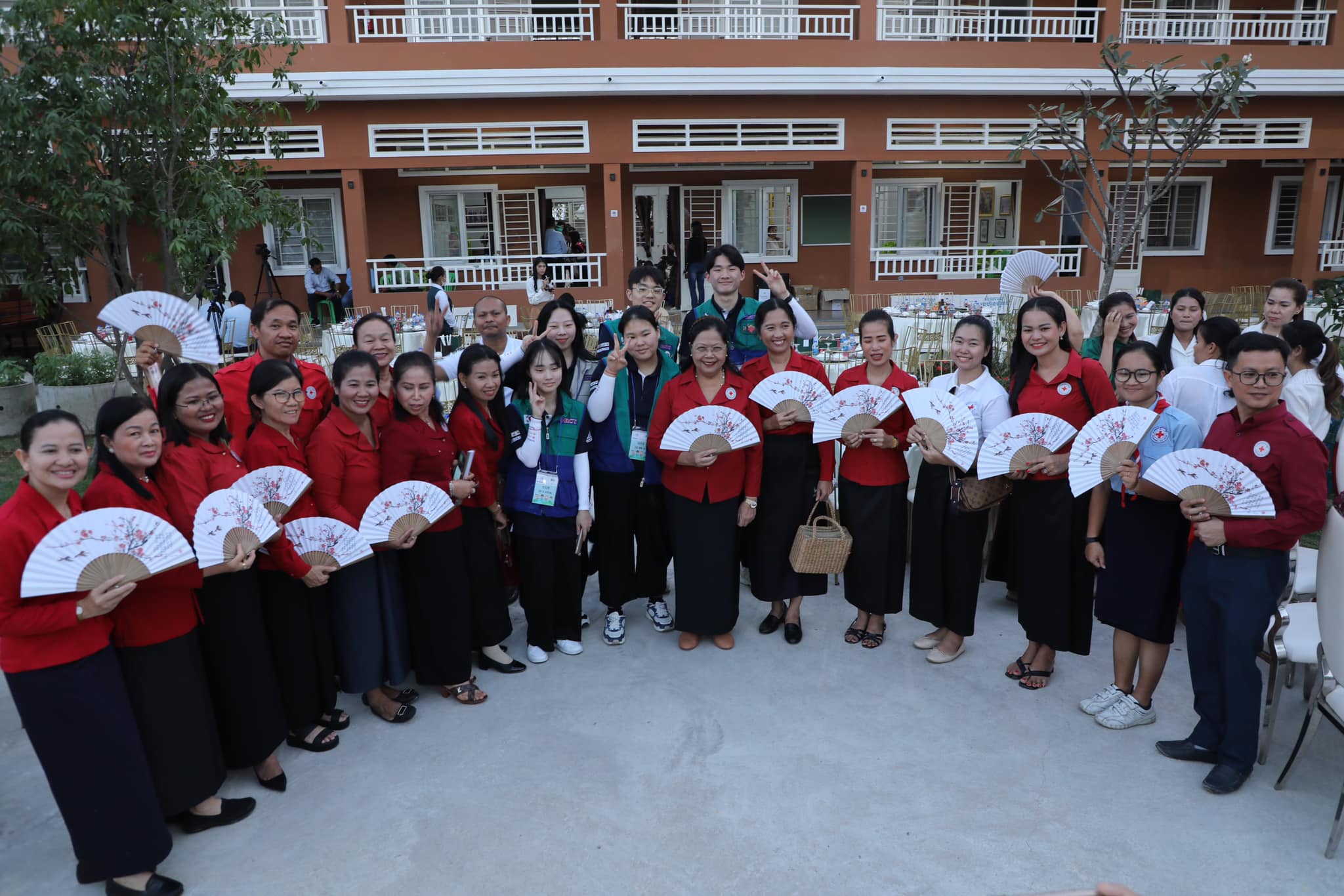 លោកជំទាវ ម៉ែន នារីសោភ័គ រៀបចំពិធីសំណេះសំណាល សួរសុខទុក្ខ និងរៀបចំអាហារសាមគ្គី ជូនយុវនារី និងកុមារីរងគ្រោះ នៃអង្គការអាហ្វេស៊ីបកម្ពុជា និងស្វាគមន៍ដំណើរទស្សនកិច្ចផ្លាស់ប្តូរបទពិសោធន៍ជាលើកទី២