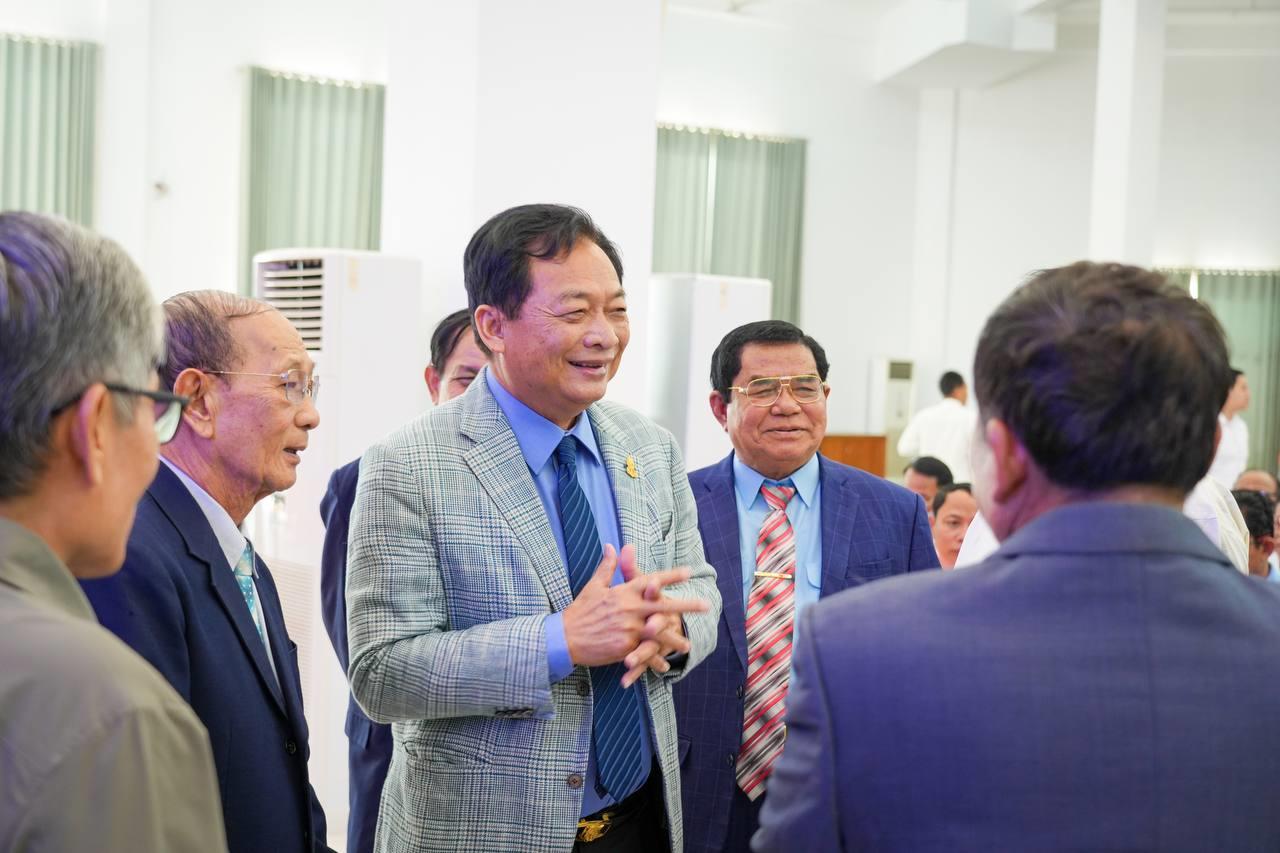 លោកបណ្ឌិត ម៉ុង ឬទ្ធី សំណេះសំណាលជាមួយ ក្រុមប្រឹក្សាឃុំ-សង្កាត់ ទាំង៤៩ ក្នុងខេត្តពោធិ៍សាត់ មុនការបោះឆ្នោតជ្រើសរើសសមាជិកព្រឹទ្ធសភានៅថ្ងៃទី២៥ ខែកុម្ភៈ