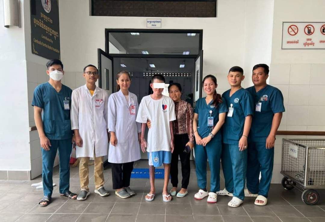 ក្រុមគ្រូពេទ្យនៃមន្ទីរពេទ្យ «គន្ធបុប្ផា» វះកាត់បក និងលាងស្បែក ចំនួន ១៦ដង ព្យាបាលឲ្យកុមារម្នាក់ប្រកបដោយជោគជ័យបន្ទាប់ពីគ្រោះថ្នាក់ក្នុងហេតុការសាររលាកភ្លើង