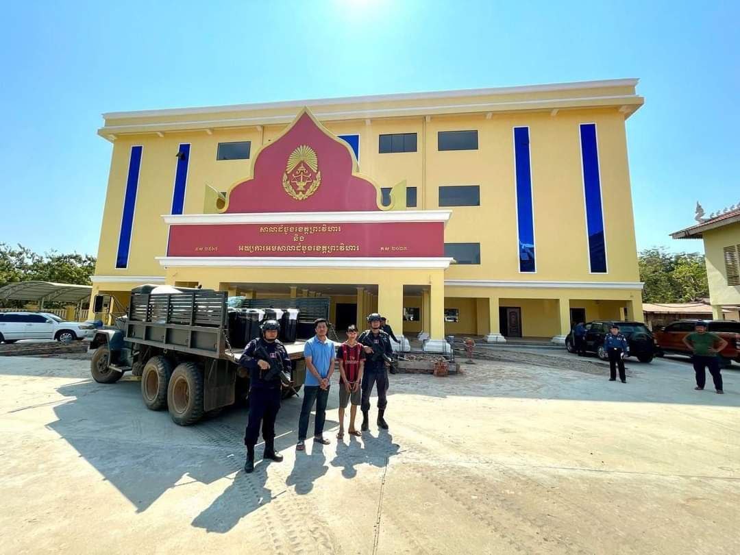ប៉េអឹមខេត្តព្រះវិហារបញ្ជូនឧក្រិដ្ឋជន ចំនួន ០២នាក់ ពាក់ព័ន្ធករណីជួញដូរគ្រឿង ជាង ១ ០០០គីឡូក្រាម ឆ្លងដែនដោយខុសច្បាប់ទៅកាន់តុលាការ