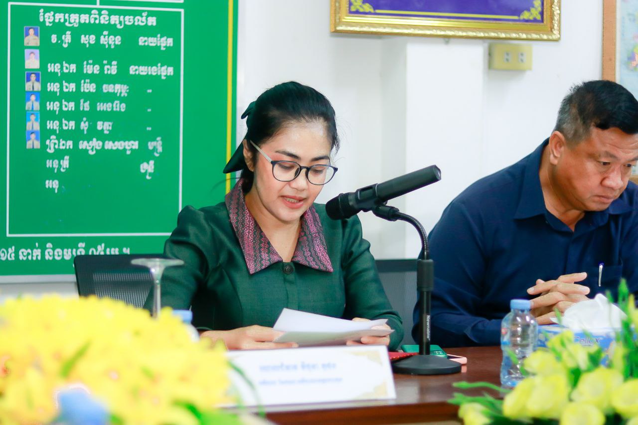 លោកជំទាវ មិថុនា ភូថង អភិបាល នៃគណ:អភិបាលខេត្ត បានអញ្ជើញស្វាគមន៍ ឯកឧត្តម សំរិទ្ធ ឌី រដ្ឋលេខាធិការ ក្រសួងមហាផ្ទៃ ក្នុងកិច្ចប្រជុំ ស្តីពីត្រួតពិនិត្យដំណើរចេញ ចូល របស់ពលករខ្មែរនៅខេត្តកោះកុង