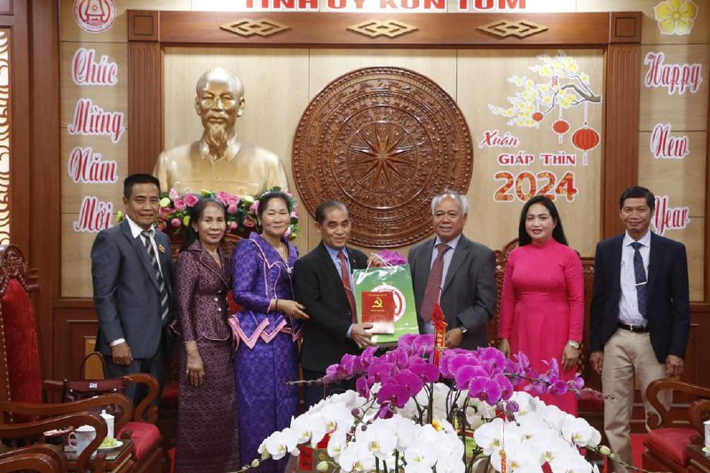 ប្រតិភូខេត្តរតនគិរីអញ្ជើញសួរសុខទុក្ខនិងជូនពរថ្នាក់ដឹកនាំបក្ស និងថ្នាក់ដឹកនាំខេត្ត កន្ទូមក្នុងឱកាសពិធីបុណ្យចូលឆ្នាំថ្មីប្រពៃណីជាតិវៀតណាម