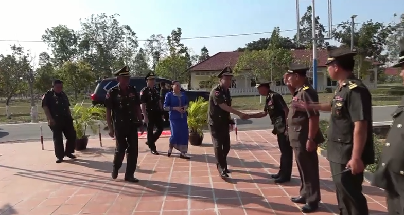 ថវិការគោលនយោបាយជាង ៣០លានរៀល ត្រូវប្រគល់ជូនភរិយា ឧត្តមសេនីយ៍ទោ គឹម ដេត នាយករង សាលានាយទាហានសកម្ម