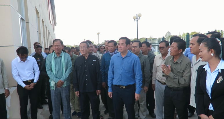 អភិបាលខេត្តកំពង់ចាម បញ្ជូនទឹកជួយសង្គ្រោះស្រូវប្រាំង ជិត១ម៉ឺនហិកតា តាមការស្នើសុំរបស់អាជ្ញាធរខេត្តព្រៃវែង