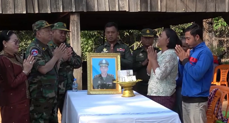 ថវិកាសម្រាប់រៀបចំពិធីបុណ្យសពជាង៣០លានរៀលត្រូវបានយកទៅប្រគល់ជូន ក្រុមគ្រួសារសព លោកឧត្តមសេនីយ៍ត្រី ពេជ ផល