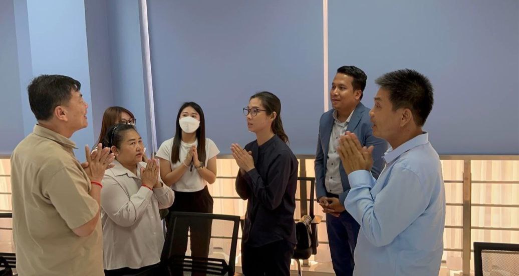 ទីបំផុតរឿងរ៉ាវគ្រោះថ្នាក់ចរាចរណ៍ដែលល្បីកក្រើកតាមបណ្តាញសង្គម ឈានដល់ដំណោះស្រាយ បន្ទាប់ពីក្រុមគ្រួសារអ្នកបើករថយន្ត Jeep យល់ព្រមសងសំណង រដ្ឋប្បវេណីចំនួន៩៥០០០ដុល្លារ ហើយគ្រួសារជនរងគ្រោះបានយល់ព្រមដកពាក្យ បណ្តឹង