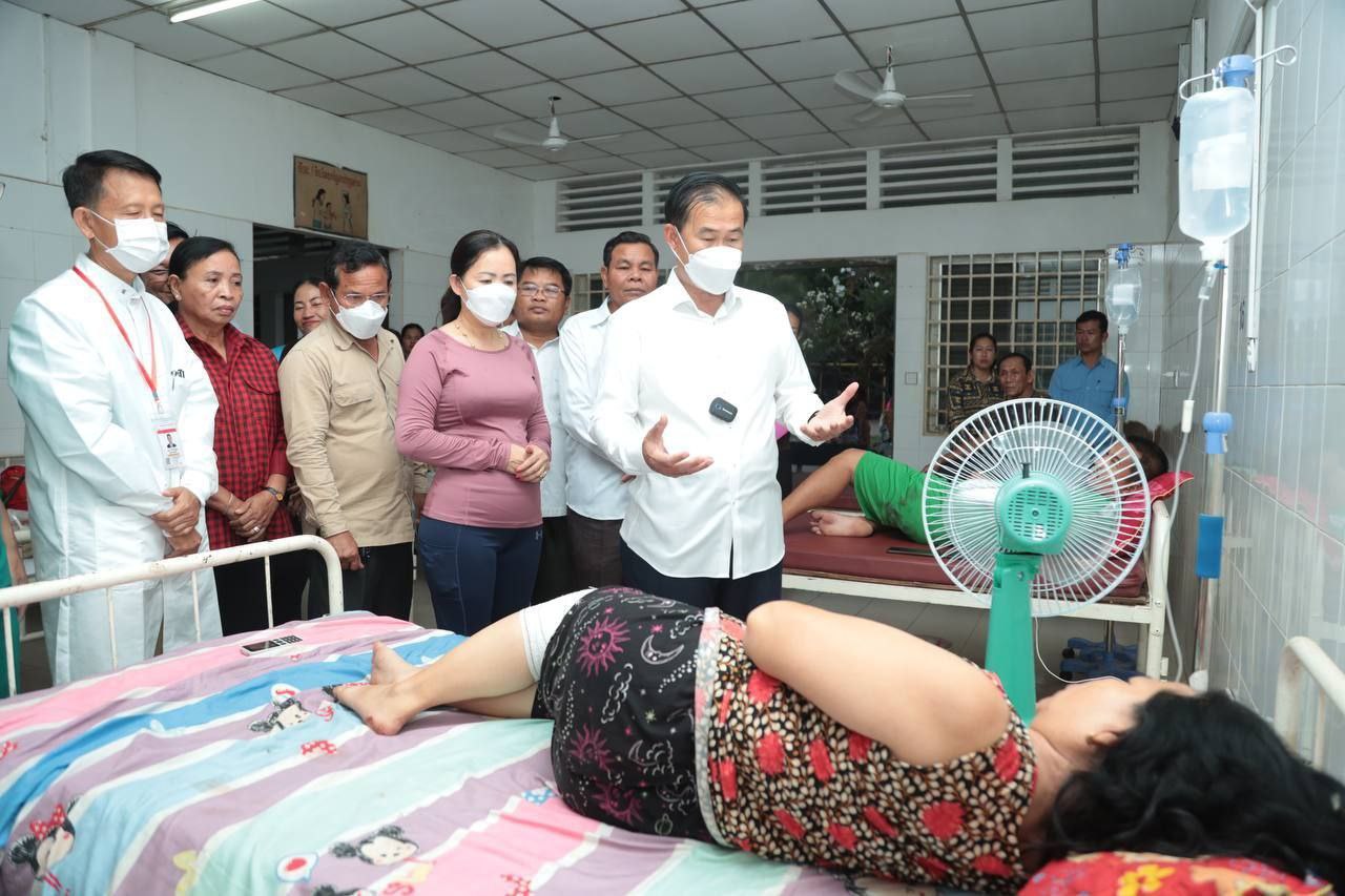 អភិបាលខេត្តពោធិ៍សាត់ ចុះសាកសួរសុខទុក្ខជនរងគ្រោះ ចំនួន ០៣នាក់ ដែលរងការបាញ់ប្រហារពីខ្មាន់កាំភ្លេីងមិនស្គាល់អត្តសញ្ញាណ