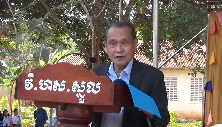 សាលាភូមិន្ទរដ្ឋបាល ផ្តល់ក្តារខៀនចំនួន 429 ជូនសាលារៀននៅទូទាំងស្រុកស្នួល ខេត្តក្រចេះ
