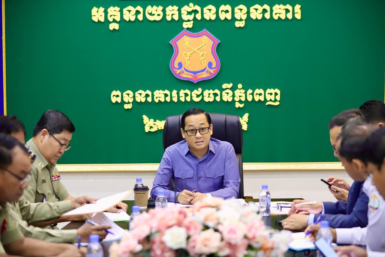 ឯកឧត្តមបណ្ឌិត គឹម សន្តិភាព ដឹកនាំក្រុមការងារចុះពិនិត្យស្ថានភាពទណ្ឌិតមានជម្ងឺរ៉ាំរ៉ៃ ចាស់ជរា នៅពន្ធនាគាររាជធានីភ្នំពេញ