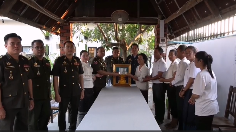 ថវិកាគោលនយោបាយសម្រាប់រៀបចំពិធីបុណ្យ ត្រូវបាន យកទៅប្រគល់ជូន ដល់ក្រុមគ្រួសារ នាទាហានមរណ:ជាបន្ដរបន្ទាប់