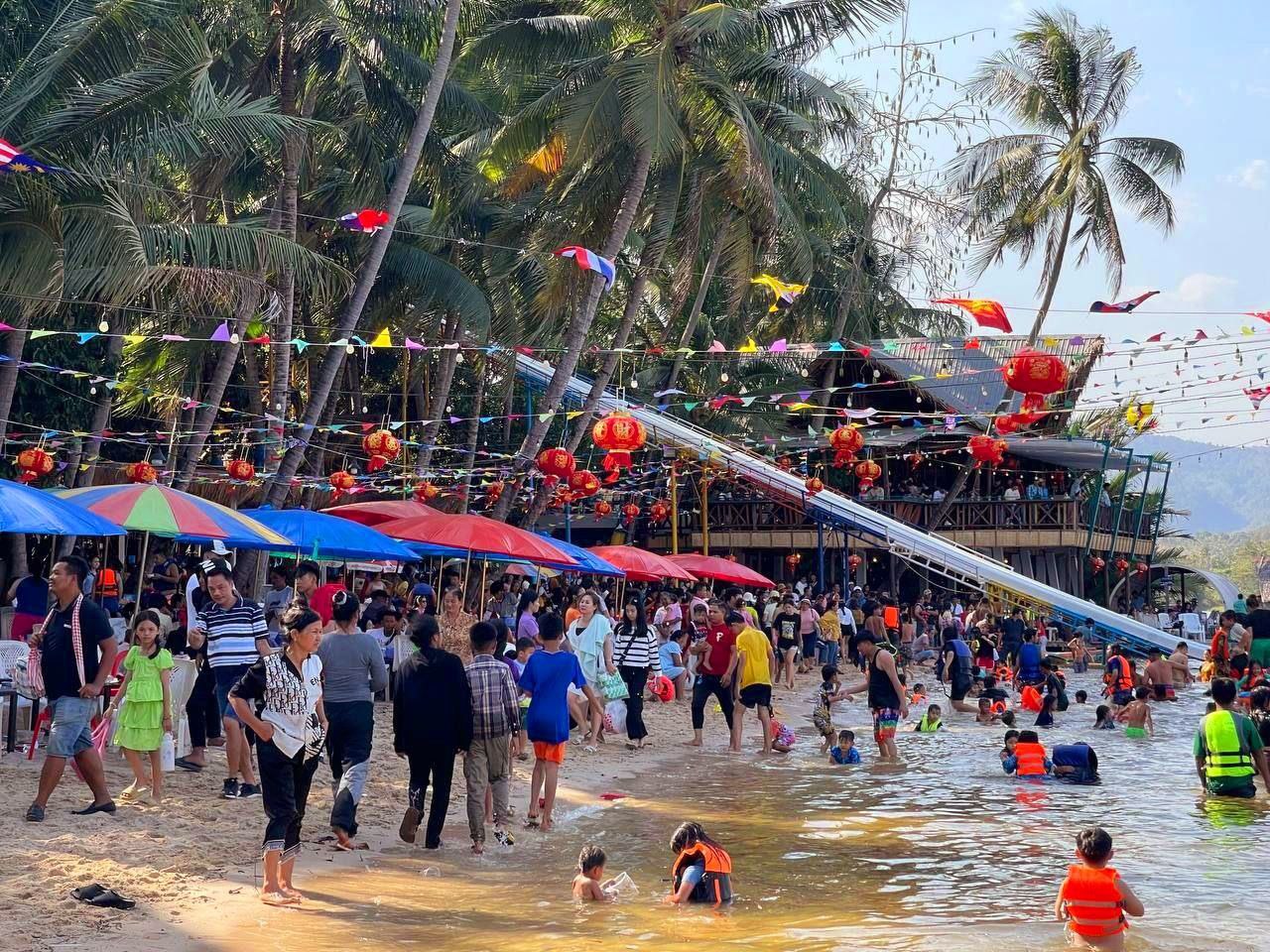 ខេត្តកំពតរយៈពេល ៣ថ្ងៃ នៃពិធីបុណ្យចូលឆ្នាំចិន ទទួលបានភ្ញៀវទេសចរណ៍ជាតិនិងអន្តរជាតិប្រមាណជាង៦ម៉ឺននាក់