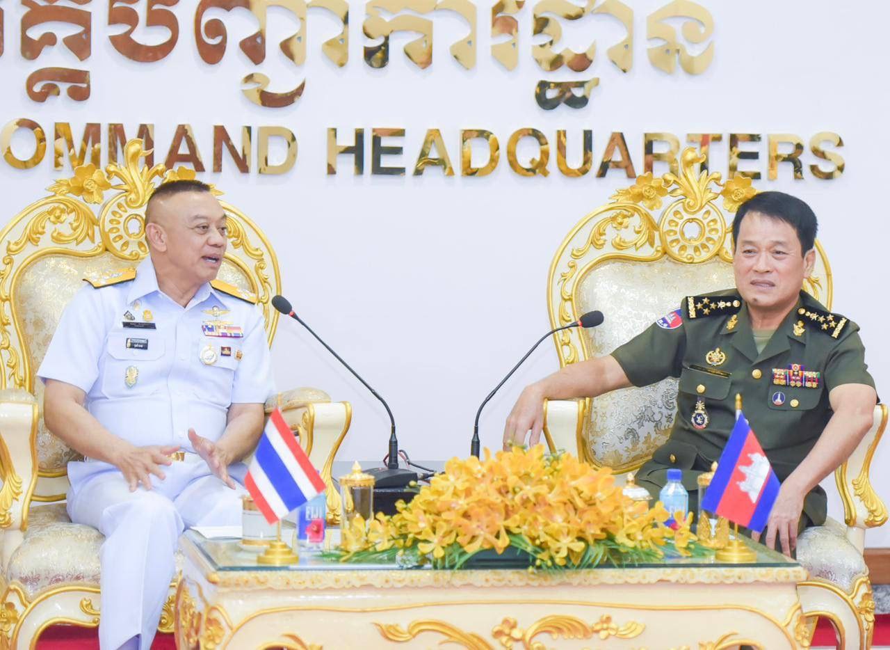 កងទ័ពកម្ពុជា-ថៃ បង្ហាញការពេញចិត្តចំពោះចំណងមិត្តភាព និងកិច្ចសហប្រតិបត្តិការល្អ ក្នុងនាមប្រទេសជិតខាងជាមួយគ្នា