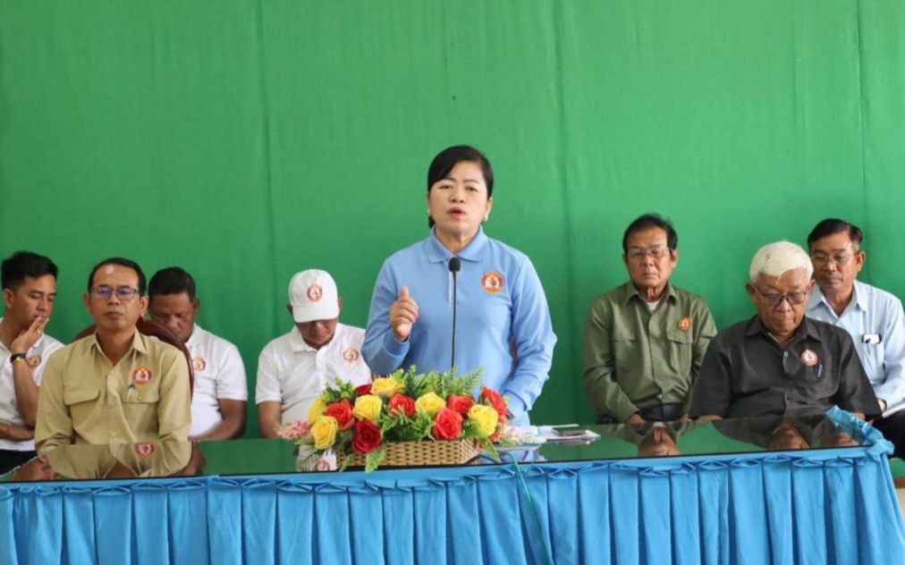 លោកស្រី ឃួន ឃុនឌី បន្តបើកយុទ្ធនាការឃោសនាបោះឆ្នោតព្រឹទ្ធសភា នីតិកាលទី៥ នៅស្រុកស្ទោង ខេត្តកំពង់ធំ