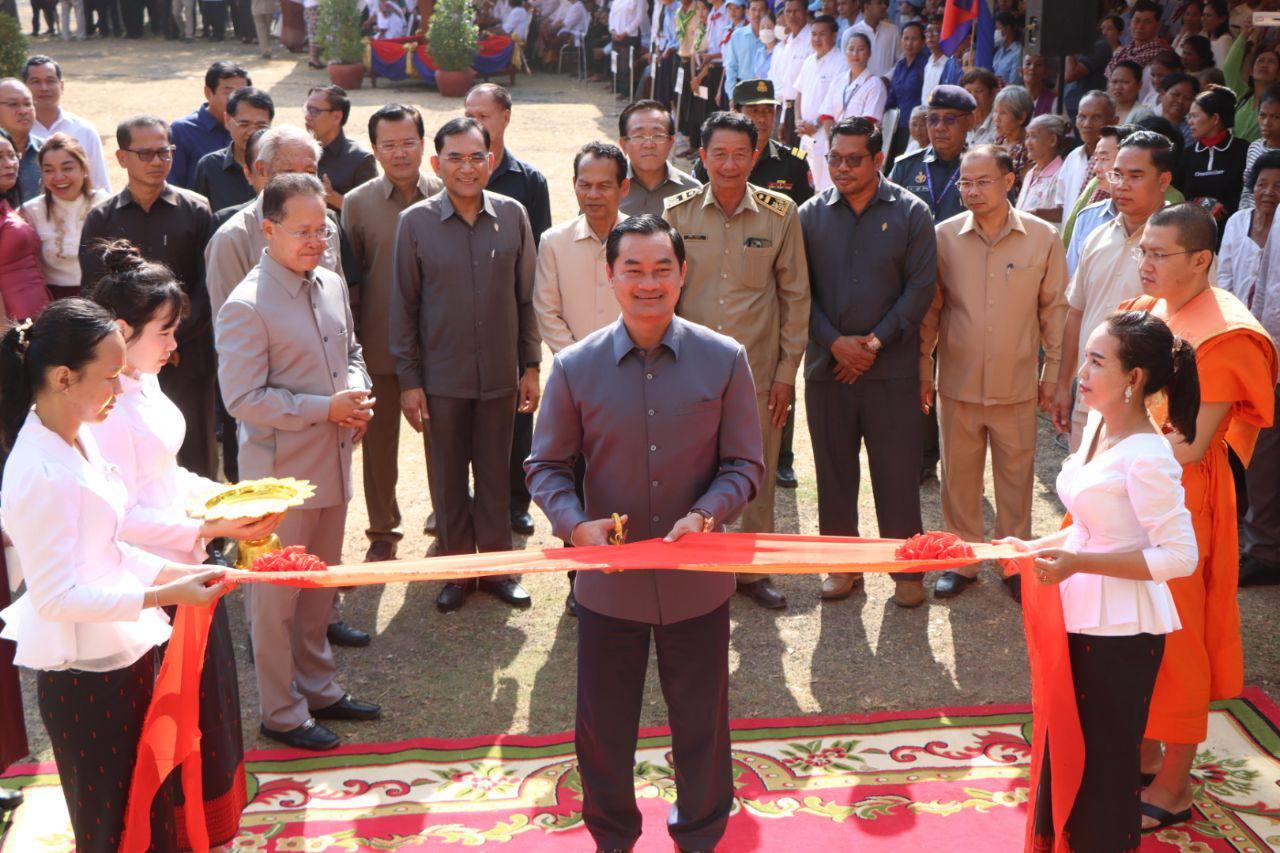 បណ្ឌិត អ៊ាង សុផល្លែត អញ្ជើញសម្ពោធឆ្លងមហាកុដិ និងសមិទ្ធផលនានា នៅវត្តទន្លេបិទ ក្នុងឃុំទន្លេបិទ ស្រុកត្បូងឃ្មុំ