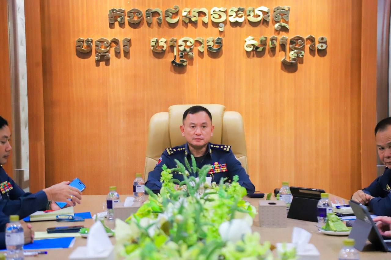 ឧត្តមសេនីយ៍ឯក រ័ត្ន ស្រ៊ាង បើកកិច្ចប្រជុំពង្រឹងកិច្ចការជំនាញស្រាវជ្រាវនិងបង្រ្កាបបទល្មើស!