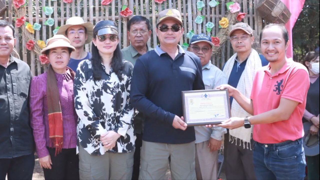 ប្រជាពលរដ្ឋប្រមាណជាង ១សែននាក់ ចូលរួមចាប់ត្រីតាមបែបបុរាណនៅបឹងត្រពាំងក្រម ក្នុងស្រុកមេមត់ ខេត្តត្បូងឃ្មុំ