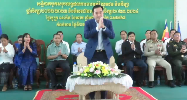 អភិបាលខេត្តកំពង់ចាមថ្លែងថា បញ្ហាដែលយើងត្រូវដោះស្រាយចំពោះមុខ គឺការ លើកកម្ពស់គុណភាពអប់រំ មានតុល្យភាព ទៅនឹងការពង្រីកបរិមាណអប់រំ