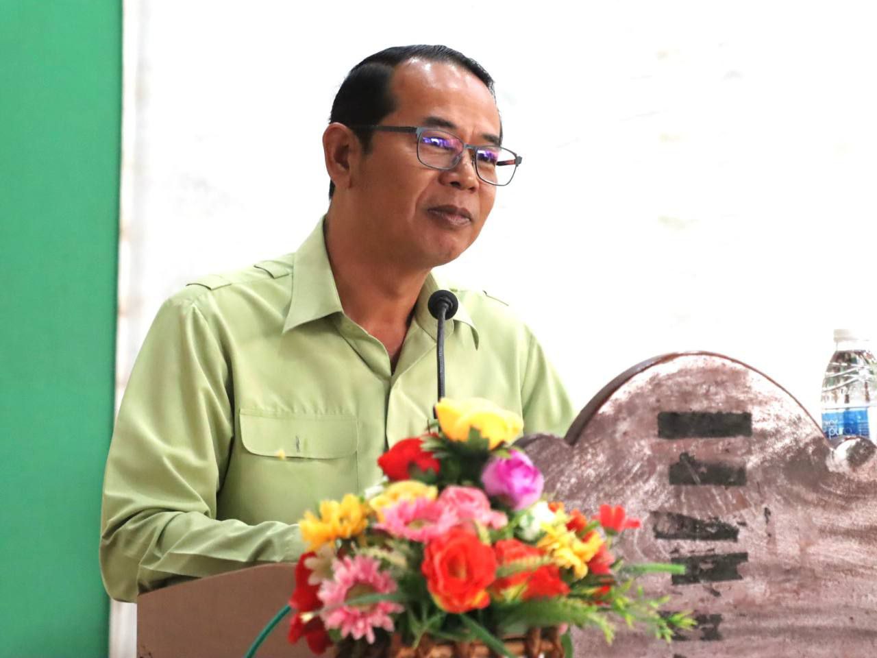 អភិបាលស្រុកស្ទោងបានលើកឡើងថា "សាលារៀនខ្លាំងនិងរីកចម្រើនទៅបានអាស្រ័យលើថ្នាក់ដឹកនាំ សាលារៀនខ្លាំង "
