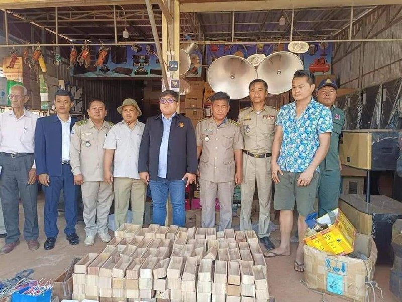 មន្រ្តីជំនាញរដ្ឋបាលជលផលចុះបង្ក្រាបទីតាំងផលិតទិញ លក់ឧបករណ៍កែឆ្នៃសម្រាប់ឆក់ត្រីមួយកន្លែង រកឃើញវត្ថុតាងជាច្រើន