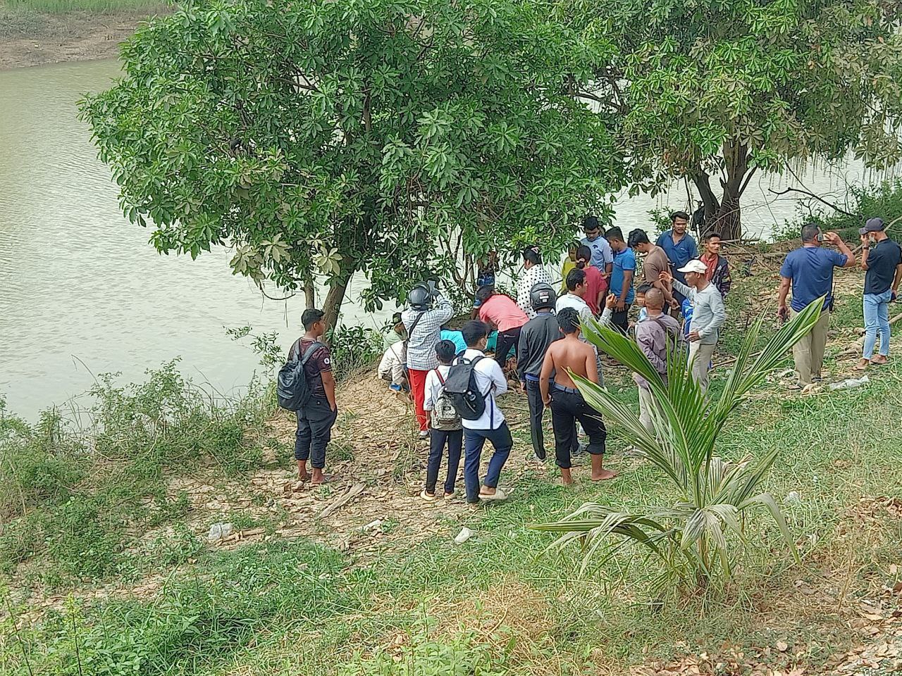 បុរសវ័យចំណាស់ម្នាក់ដើររើសអេតចាយ អកុសលរអិលជើងធ្លាក់ចូលទឹកស្ទឹងបណ្តាលអោយលង់ស្លាប់យ៉ាងអាណោចអាធ័ម