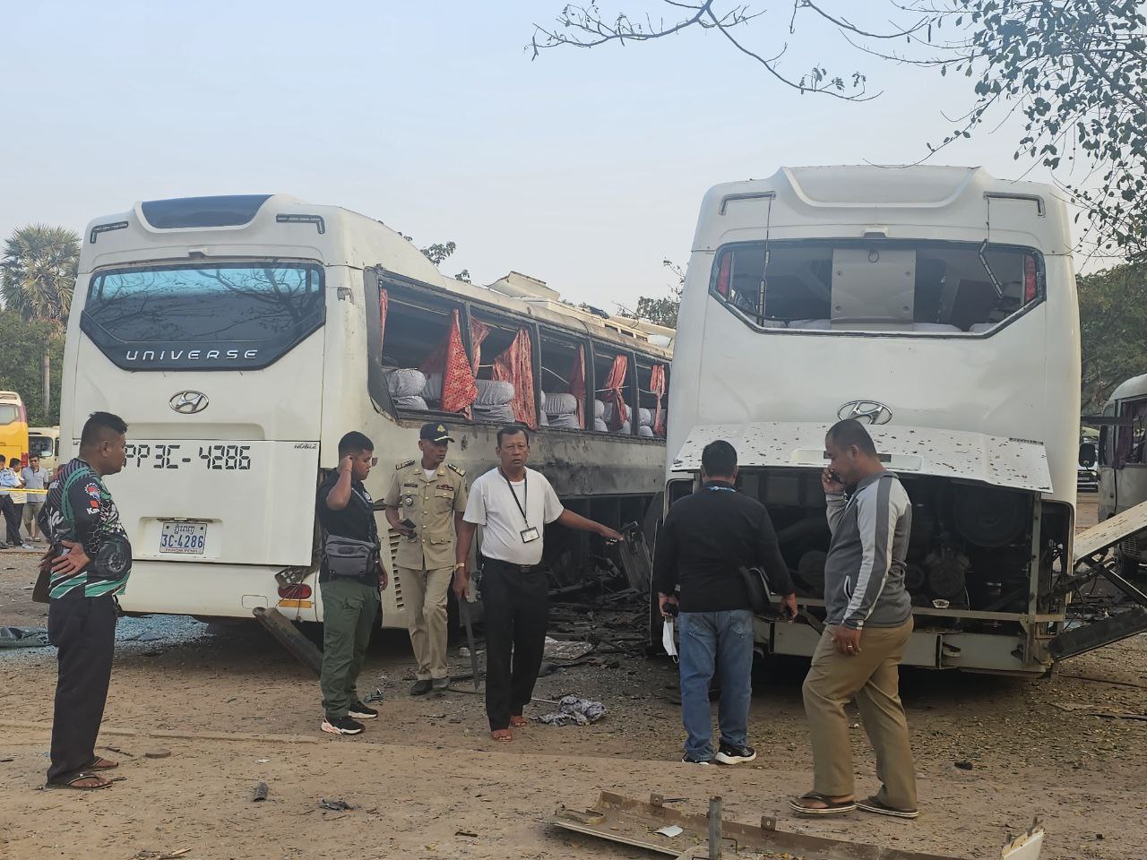 មនុស្សចំនួន០៣នាក់ បានរងរបួសក្នុងហេតុការណ៍ផ្ទុះឆេះរថយន្តទេសចរ នៅចំណតរថយន្តមុខប្រាសាទអង្គវត្ត