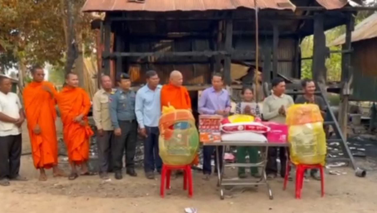 អភិបាលស្រុកស្ទោងអំពាវនាវដល់ប្រជាពលរដ្ឋក្នុងមូលដ្ឋានសូមប្រុងប្រយ័ត្នខ្ពស់ចំពោះបញ្ហាអគ្គិភ័យជាយថាហេតុ