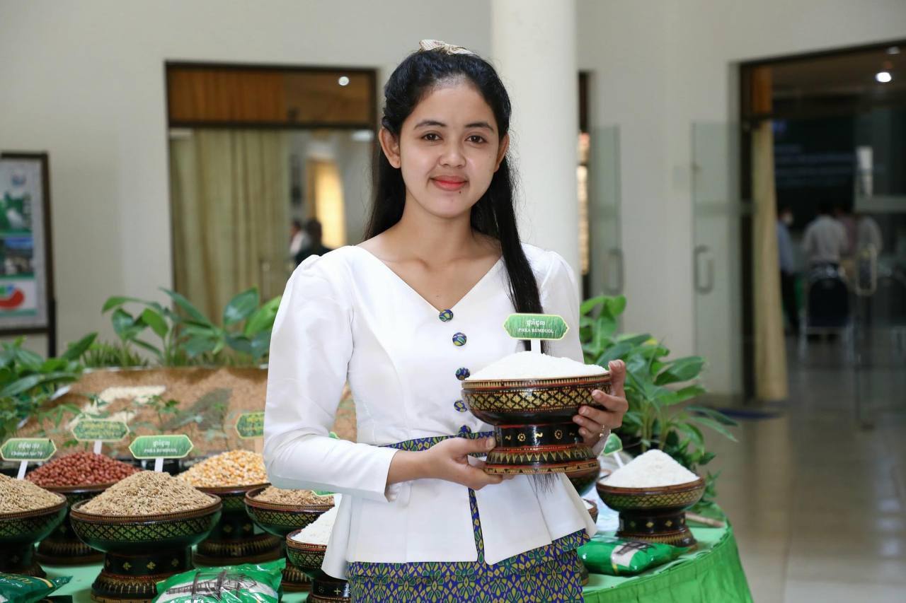 រយៈពេល ២ខែដើមឆ្នាំ២០២៤នេះ! កម្ពុជានាំចេញអង្ករចំនួន ៩០១៥៣តោន គិតជាទឹកប្រាក់ ៦៥.៤៨លានដុល្លារ