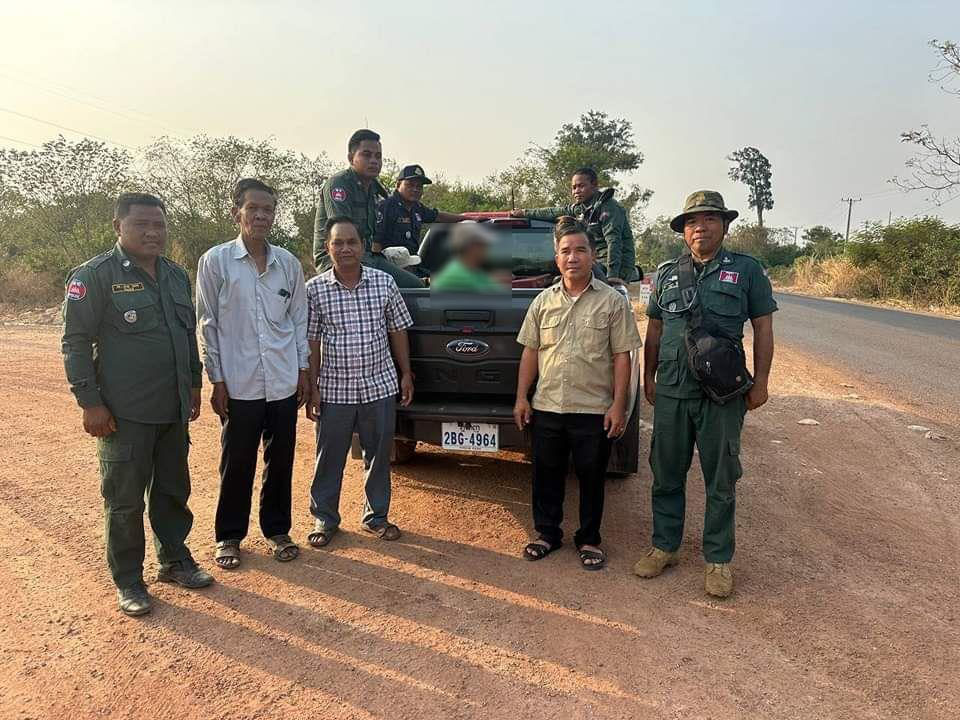 អភិបាលស្រុករវៀង ខេត្តព្រះវិហារ ដឹកនាំកម្លាំងចម្រុះបង្រ្កាបល្បែងសុីសងអនឡាញចំនួន២ទីតាំង ឃាត់ខ្លួនមនុស្ស ៨នាក់