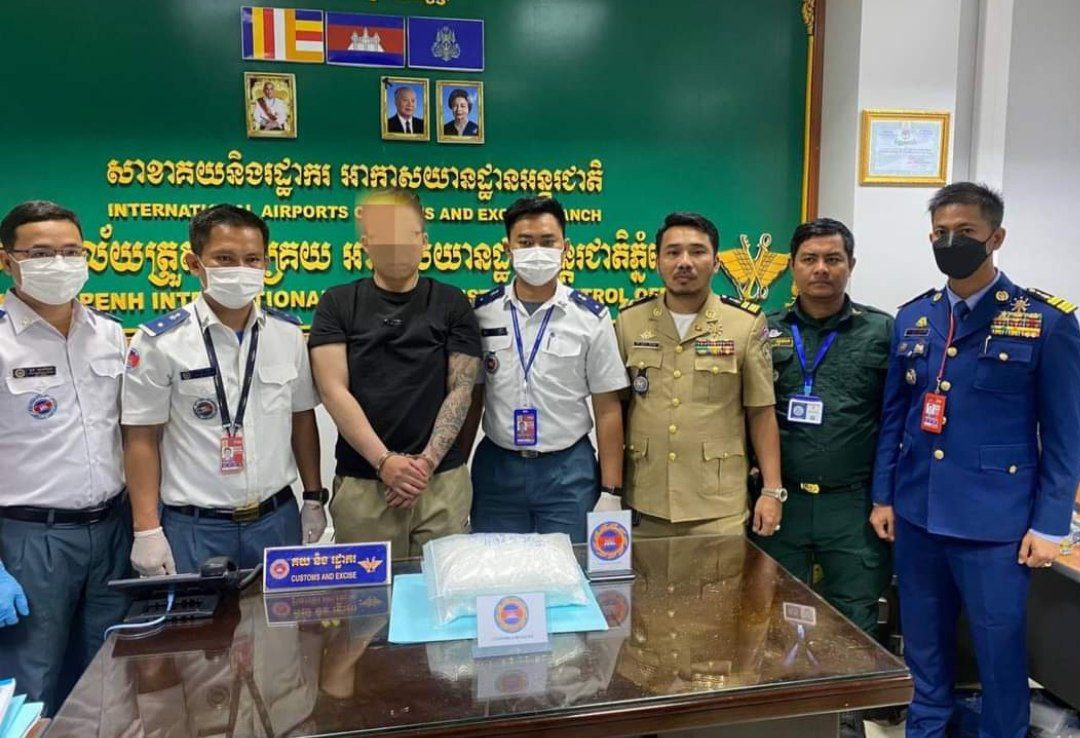 ចាប់ខ្លួនបុរសសញ្ញាតតៃវ៉ាន់ម្នាក់ នៅស្ថានីយអ្នកដំណើរចេញ នៃអាកាសយានដ្ឋានអន្តរជាតិភ្នំពេញ ពាក់ព័ន្ធករណីរត់ពន្ធគ្រឿងញៀន