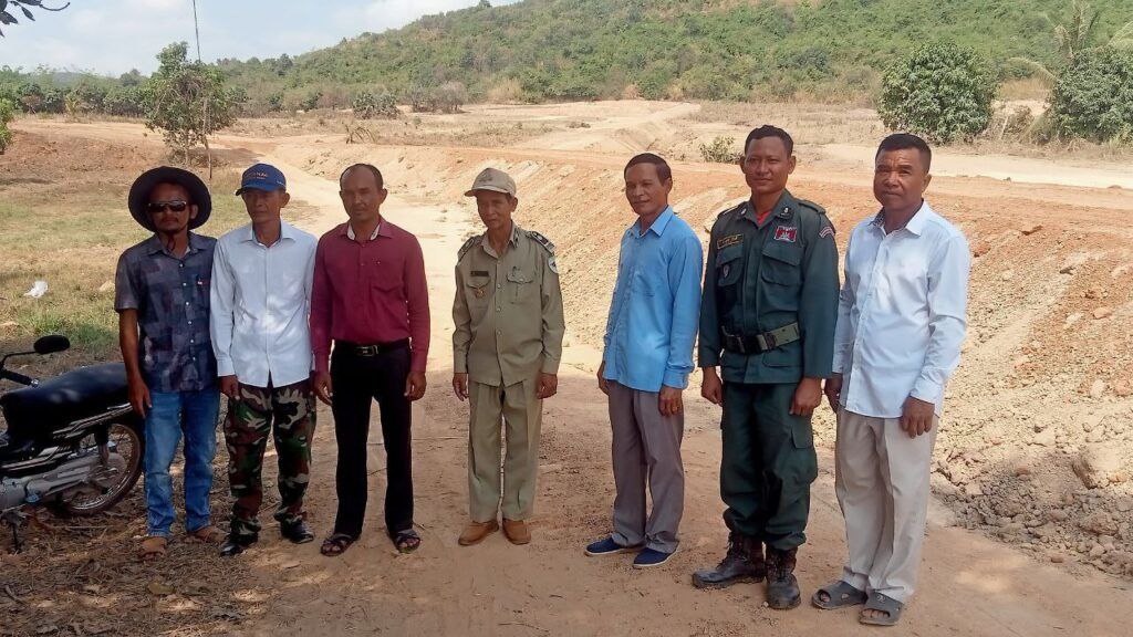 អាជ្ញាធរស្រុកដងទង់ ចុះផ្អាកការសាងសង់ក្នុង គម្រោងអភិវឌ្ឃន៍រីស្សត Hilltop Land របស់អ្នកធំម្នាក់ ក្នុងខេត្តកែប ដោយសារគ្មានច្បាប់អនុញ្ញាត