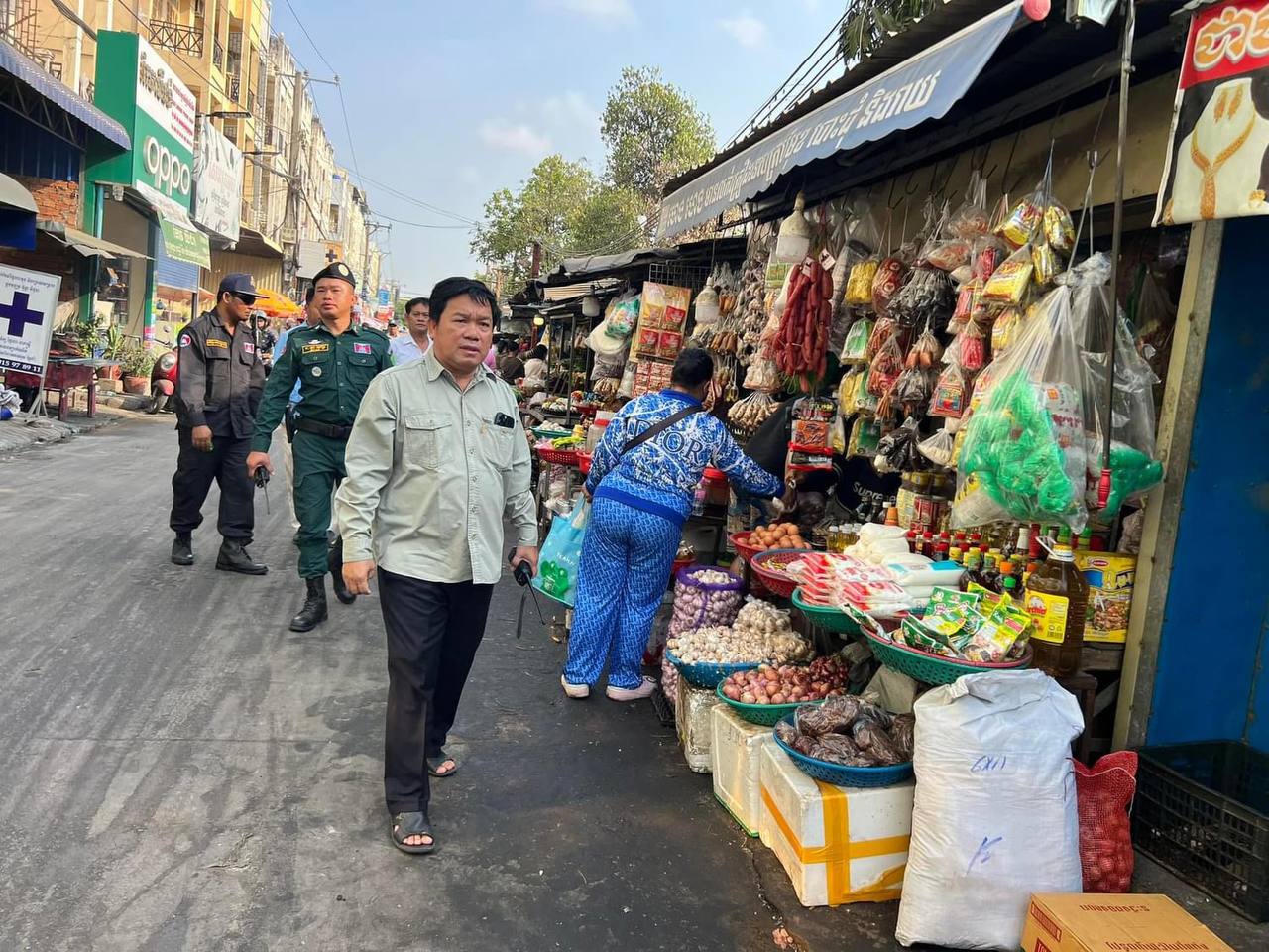 រដ្ឋបាលសង្កាត់ចោមចៅទី៣ចុះរៀបចំសណ្តាប់ធ្នាប់រុះរើតូបលក់ដូរលេីផ្លូវសាធារណៈ