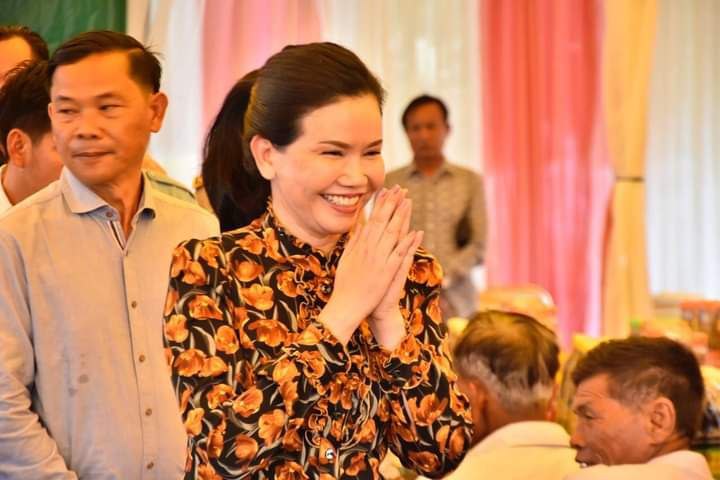 ចាស់ជរា ស្រ្តីមេម៉ាយ ជនមានពិការភាពជាប្រជាពលរដ្ឋ ភាពទាល់ទីក្រ និងជនរងគ្រោះ  ដោយសារគ្រោះធម្មជាតិ ចំនួន១៦០គ្រួសារ នៅឃុំស្ទឹងត្រង់ ទទួលអំណោយពីរាជរដ្ឋាភិបាលកម្ពុជា
