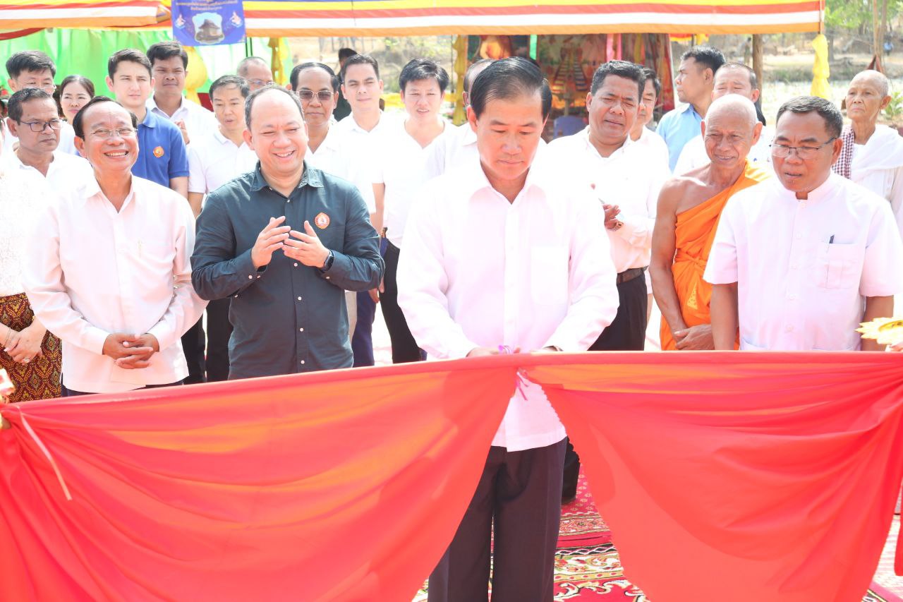 ព្រះវិហារថ្មីមានតម្លៃជាង២៧ម៉ឺនដុល្លារ ត្រូវបានកាត់ខ្សែបូ កាត់ឬសីមា និងសម្ពោធឆ្លងដាក់ឱ្យប្រើប្រាស់ជាផ្លូវការ