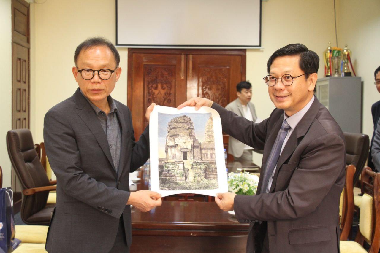 អាជ្ញាធរជាតិអប្សរា និងរដ្ឋបាលបេតិកភណ្ឌវប្បធម៌កូរ៉េ ពិភាក្សាពីគម្រោងជួសជុលរួតបាកាន្តប្រាសាទអង្គរ និងកិច្ចសហប្រតិបត្តិការផ្សេងៗទៀត