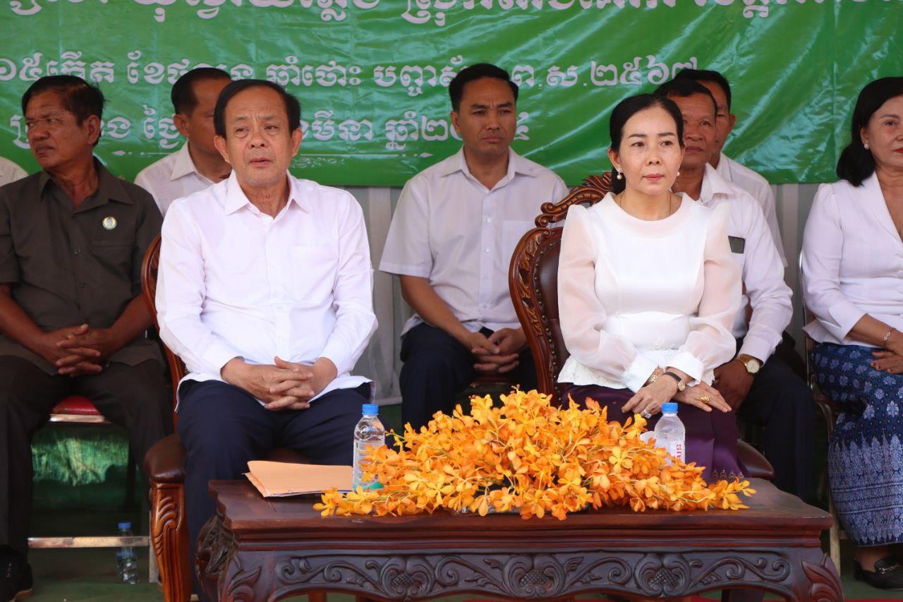 អភិបាលខេត្តកំពង់ធំ សម្ពោធឆ្លងសមិទ្ធផលនានានៅវត្តសសី ស្រុកតាំងគោក