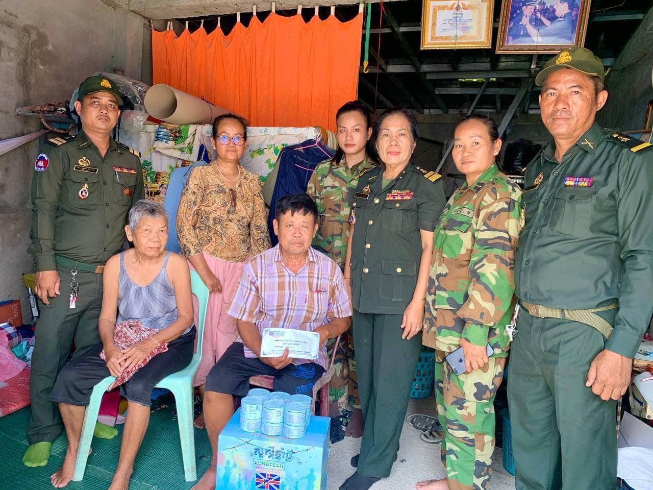 អំណោយដ៍ ថ្លៃថ្លា របស់លោកឧកញ៉ាទៀង ថៃ និង លោកជំទាវ វណ្ណ លុយបានឧបត្ថម្ភជូន អតីត: យុទ្ធជន យោធភូមិភាគពិសេស កងទ័ពជើងគោក ដែលកំពុងសម្រាកព្យាបាលជំងឺនៅផ្ទះ