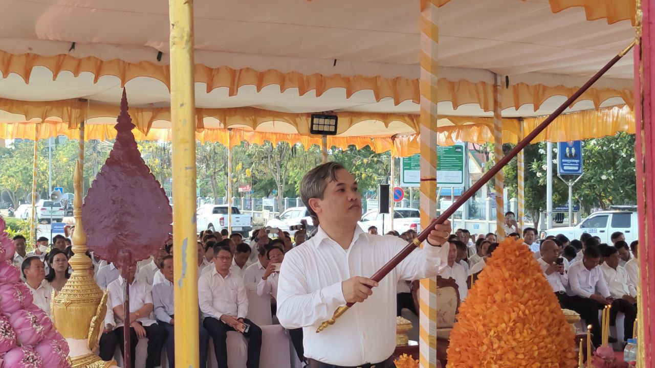 រដ្ឋបាលខេត្តបាត់ដំបង បានរៀបចំក្រុងពាលីសុំសេចក្ដីសុខ ដើម្បីរៀបចំព្រឹត្តិការណ៍              សង្រ្កាន្ដបាត់ដំបងឆ្នាំ ២០២៤