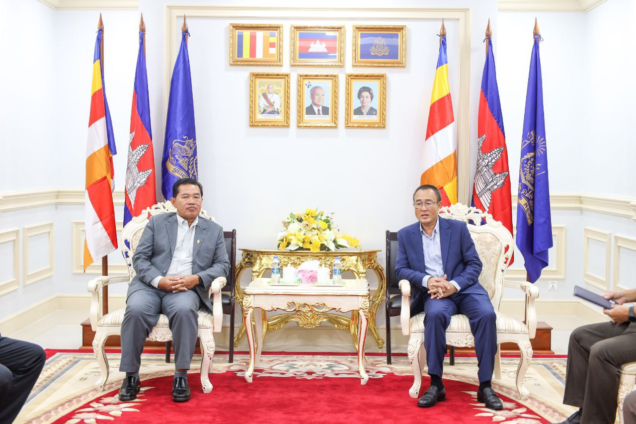 ឯកឧត្តម សួន សុម៉ាលីន បានទទួលជួបសម្ដែងការគួរសម ជាមួយ ឯកឧត្តម អ៊ុក សិទ្ធិជាតិ និងលោក HU Jian Hai (ហ៊ូ ជៀនហៃ) អគ្គលេខាធិការរង សភាពាណិជ្ជកម្មកម្ពុជា-ចិន