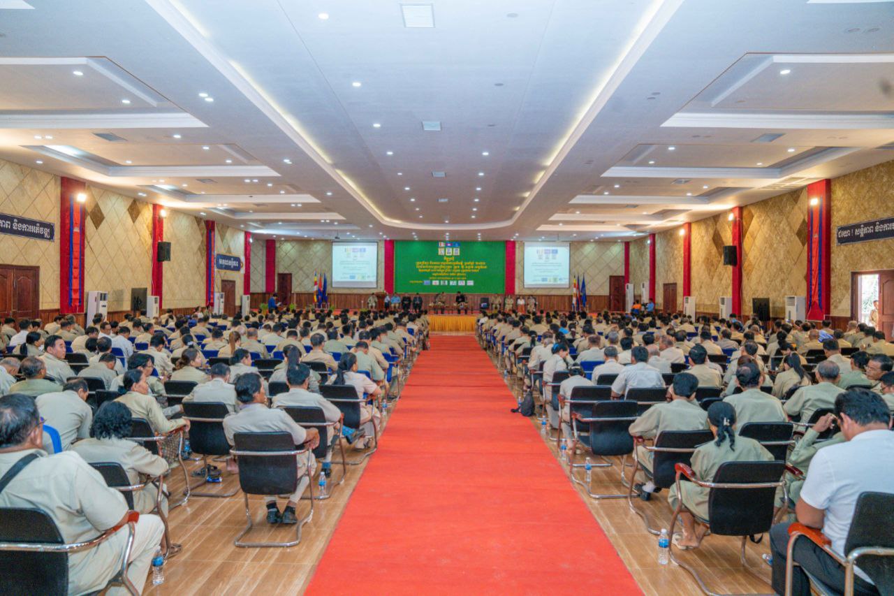 អភិបាលខេត្តកំពតបានណែនាំដល់រដ្ឋបាលក្រុង ស្រុក ឃុំសង្កាត់ត្រូវយកចិត្តទុក្ខដាក់បន្តបម្រើសេវានិងអភិវឌ្ឍន៍មូលដ្ឋានឲ្យមានប្រសិទ្ធភាពខ្ពស់