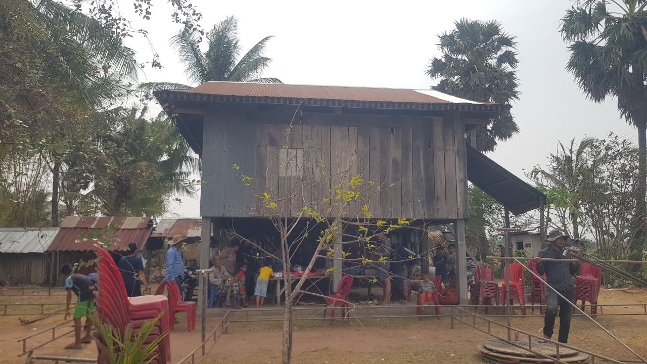 គួរឱ្យសង្វេសណាស់ពីរនាក់បងប្អូនចុះងូតទឹកស្រះលង់ទឹកស្លាប់បាត់បង់ជីវិតទាំងពីរនាក់បងប្អូន)