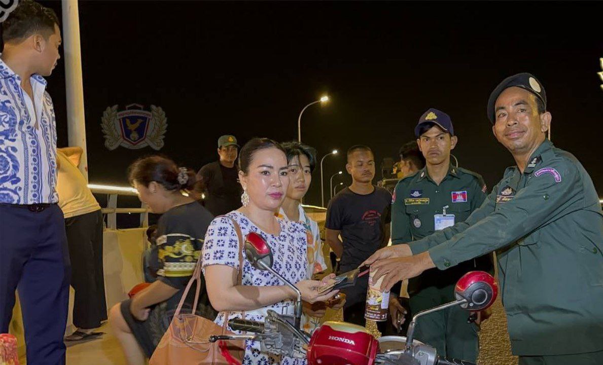ប្អូនប្រុសជីដូនមួយអ្នកលក់អនឡាញអ្នកនាង LOVE RIYA លោតទឹកសម្លាប់ខ្លួនលើស្ពានព្រែកសំរោង