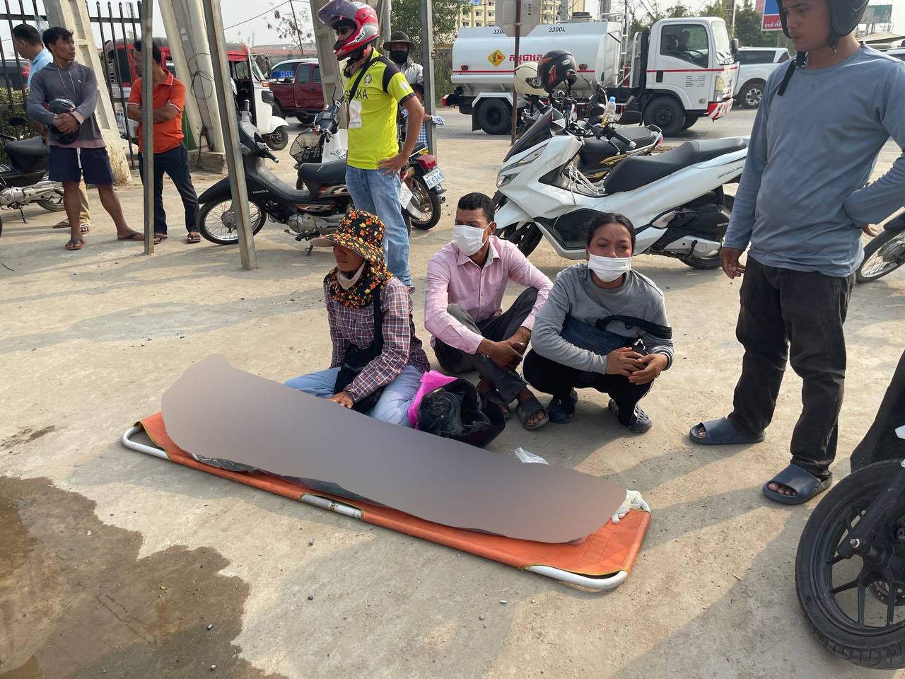អាសូរណាស់!នារីម្នាក់ជិះម៉ូតូទៅធ្វើការអកុសលត្រូវរថយន្តបុកស្លាប់ភ្លាមៗយ៉ាងរន្ធត់