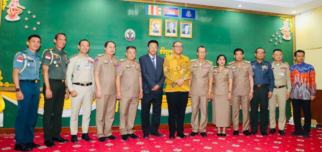 ឯកអគ្គរដ្ឋរដ្ឋទូតឥណ្ឌូណេស៊ីចូលជួបពិភាក្សាការងារជាមួយរដ្ឋបាលខេត្តបន្ទាយមានជ័យ