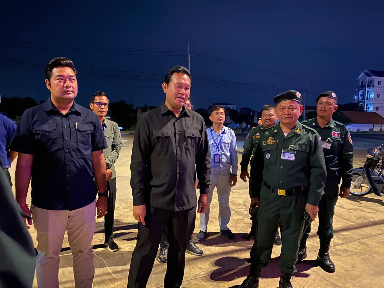 អធិការនគរបាលខណ្ឌឫស្សីកែវរៀបចំកម្លាំងល្បាតត្រួតពិនិត្យសភាពការណ៍និងបង្ការទប់ស្កាត់បទល្មើសក្រុមក្មេងទំនើងបង្កអុកឡុកធ្វើអោយបាត់បង់សណ្តាប់ធ្នាប់សាធារណៈក្នុងសង្គម